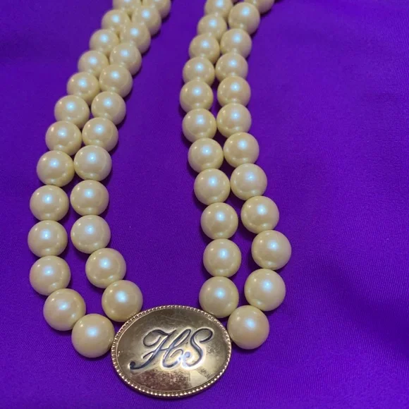 Avon Pearlesque Double Strand Necklace - Picture 4 of 4